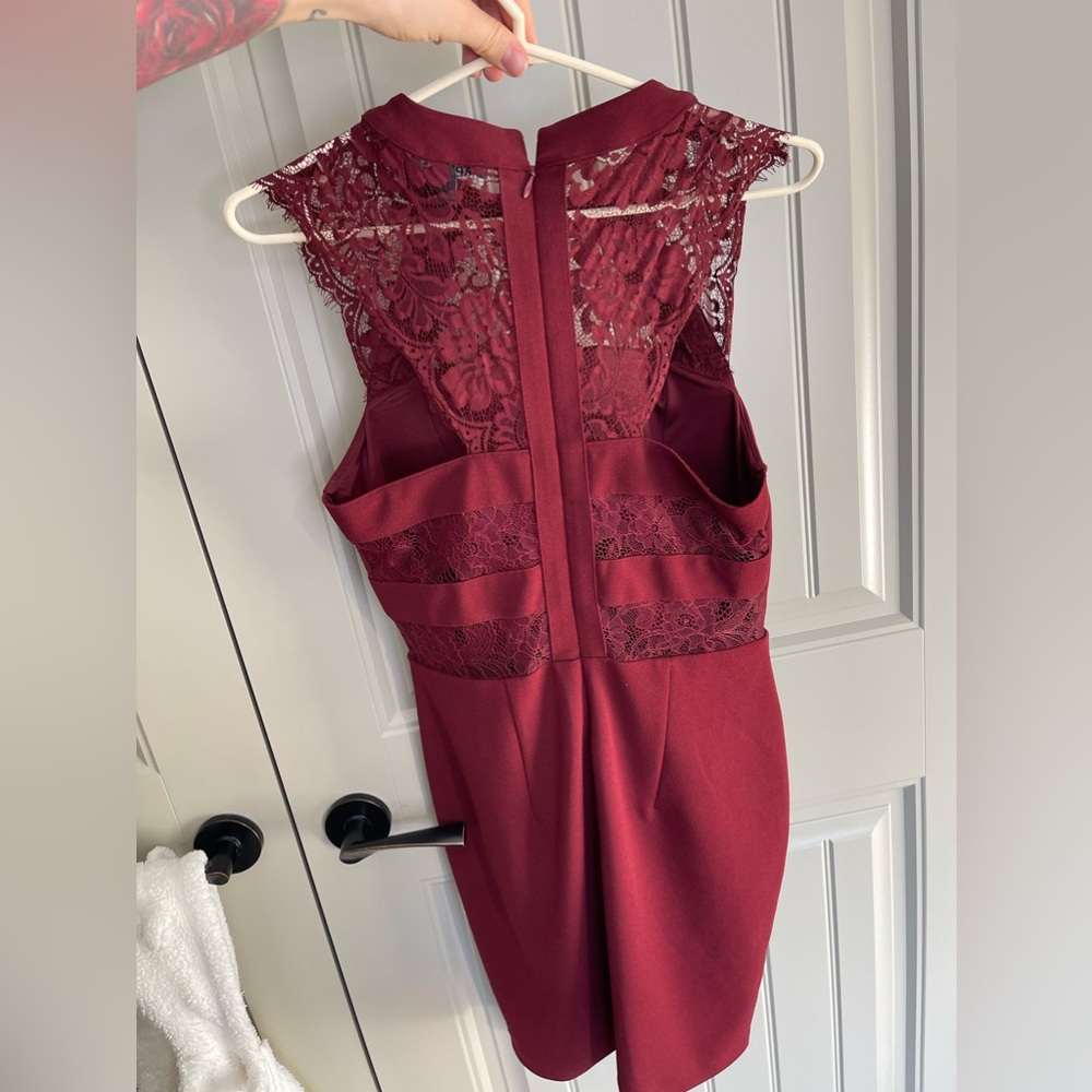 Burgundy Express dress - Picture 2 of 3